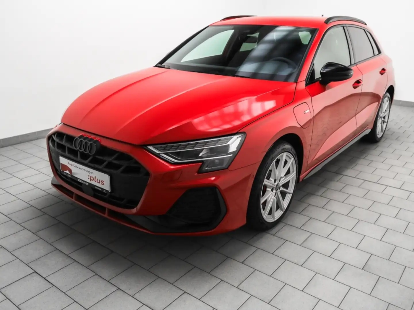 Audi A3 Sportback 45 TFSIe S line AHK Leder Navi ACC LED Rot - 2