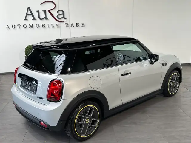 Mini Hatch view 5