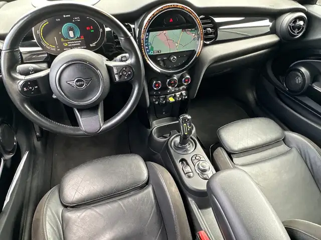 Mini Hatch view 12