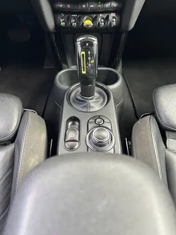 Mini Hatch view 16