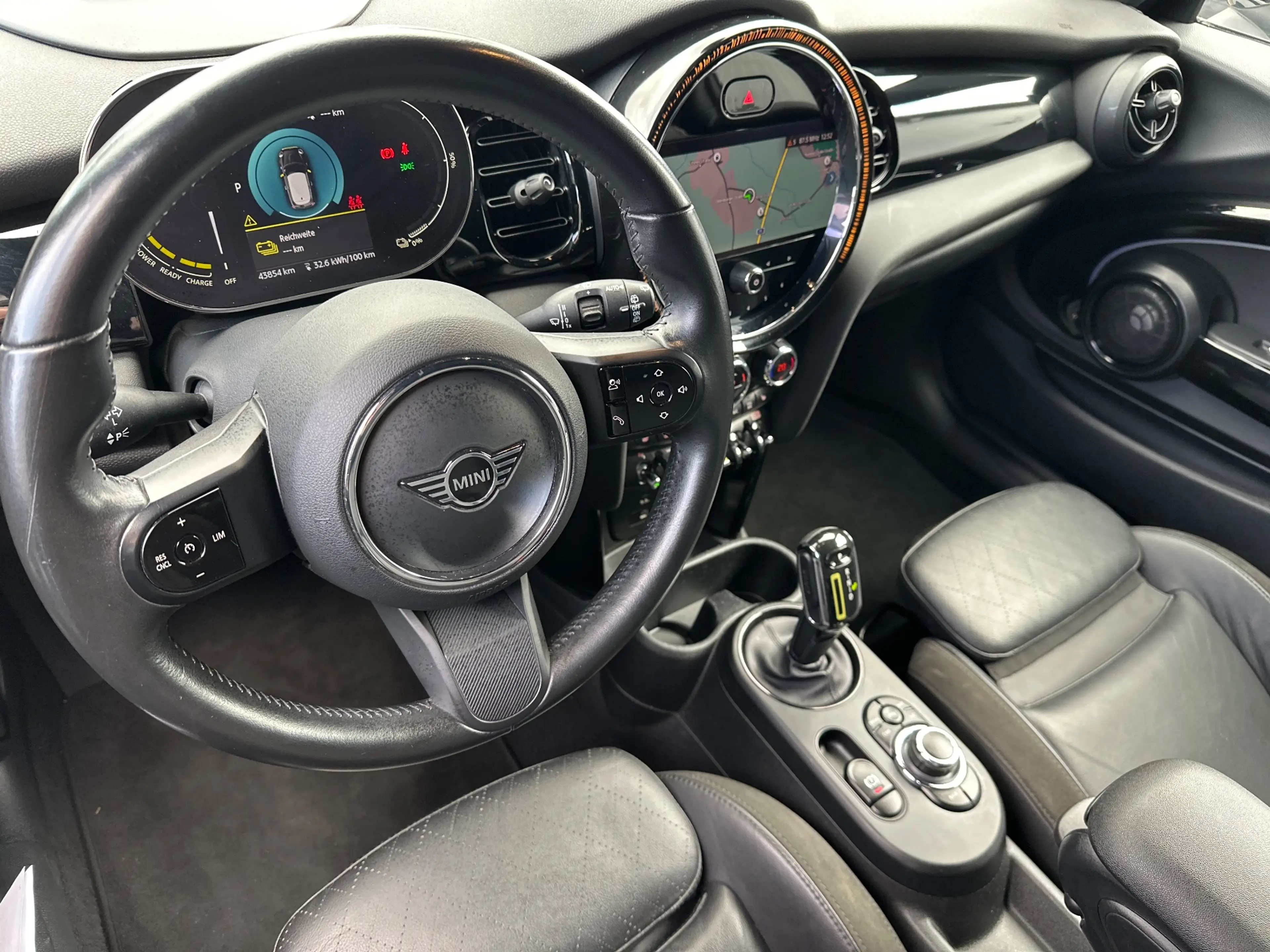 MINI Cooper SE Classic Trim Black NAV+LED+HUD+KAM+SHZ+17ZO+1HD — photo 9