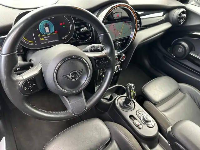 Mini Hatch view 9