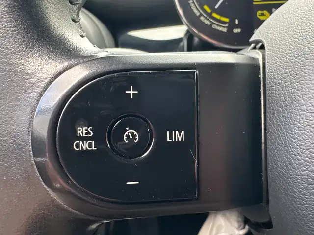 Mini Hatch view 13