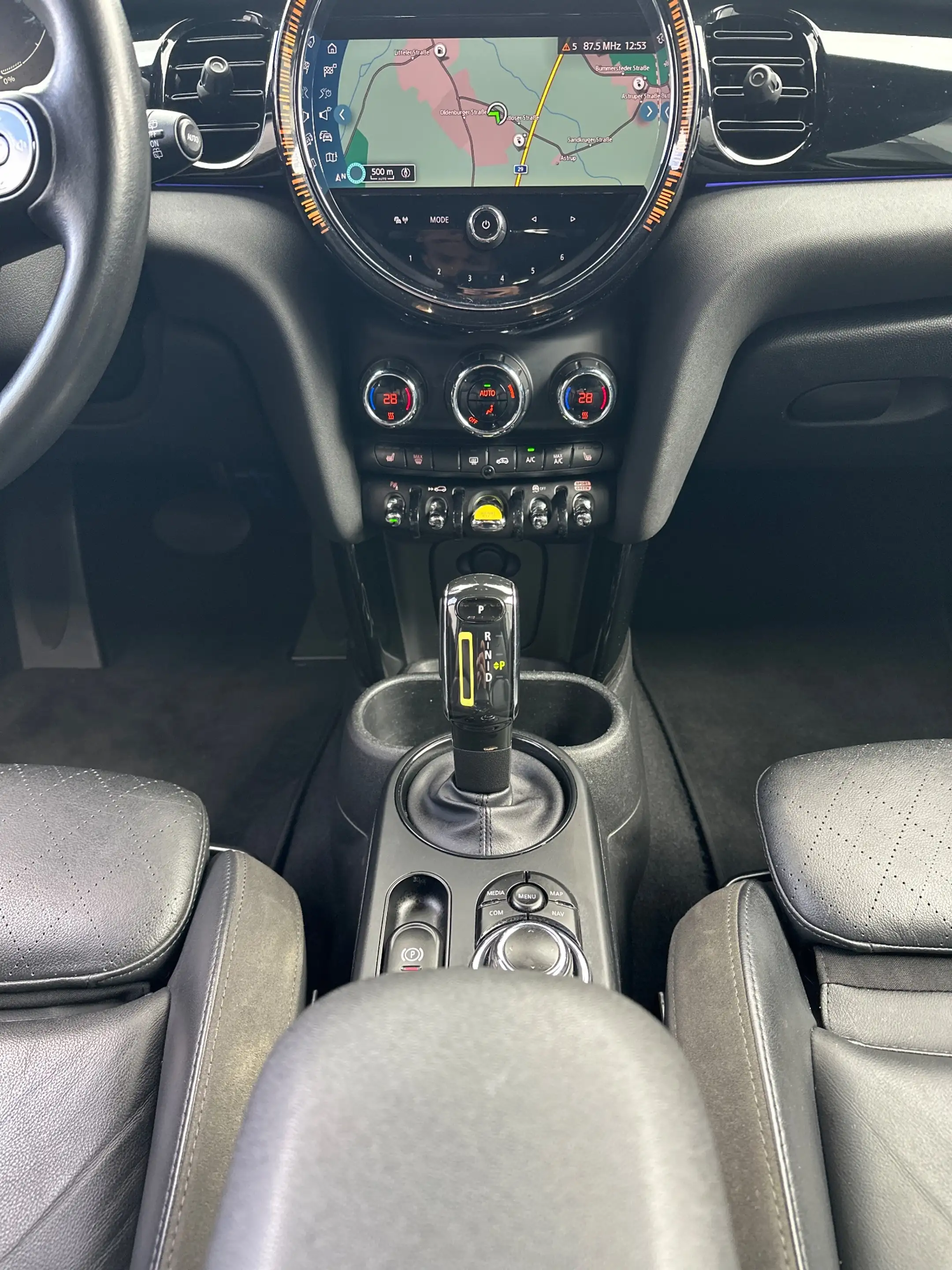 MINI Cooper SE Classic Trim Black NAV+LED+HUD+KAM+SHZ+17ZO+1HD — photo 15