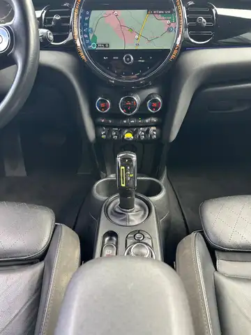 Mini Hatch view 15