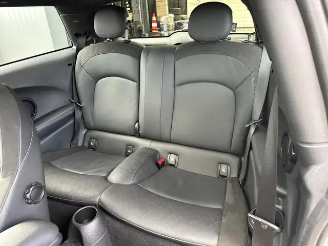 Mini Hatch view 11