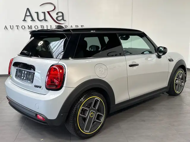 Mini Hatch view 4