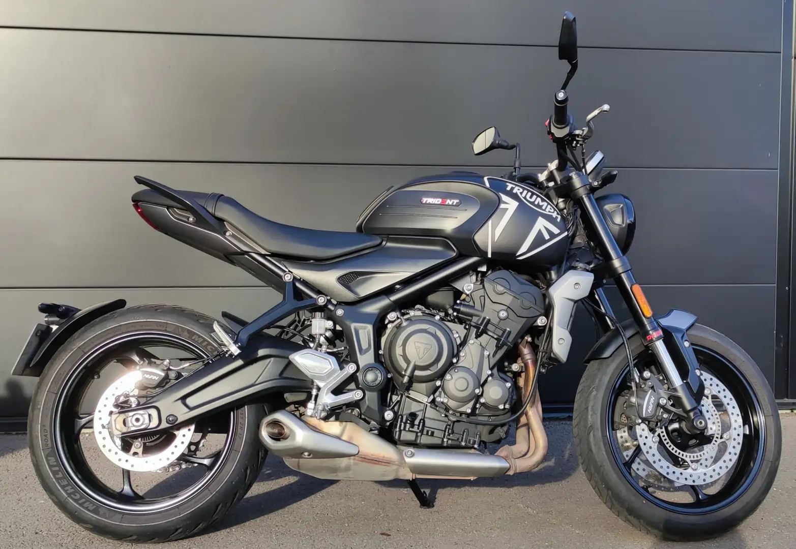 Triumph Trident 660 Noir - 2