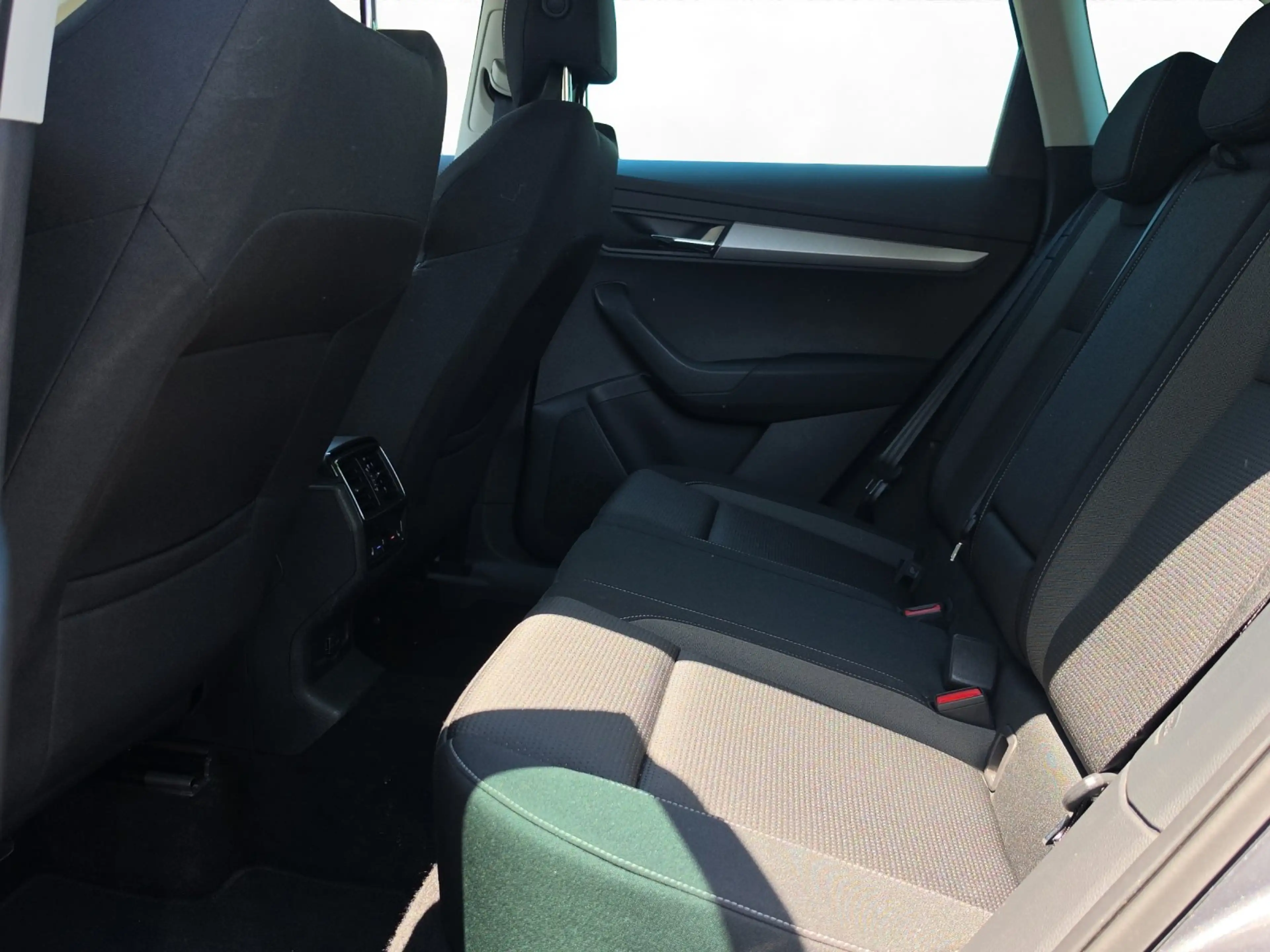Skoda Karoq 1.0 TSI TOUR | NAVI | LED | ACC | — photo 11
