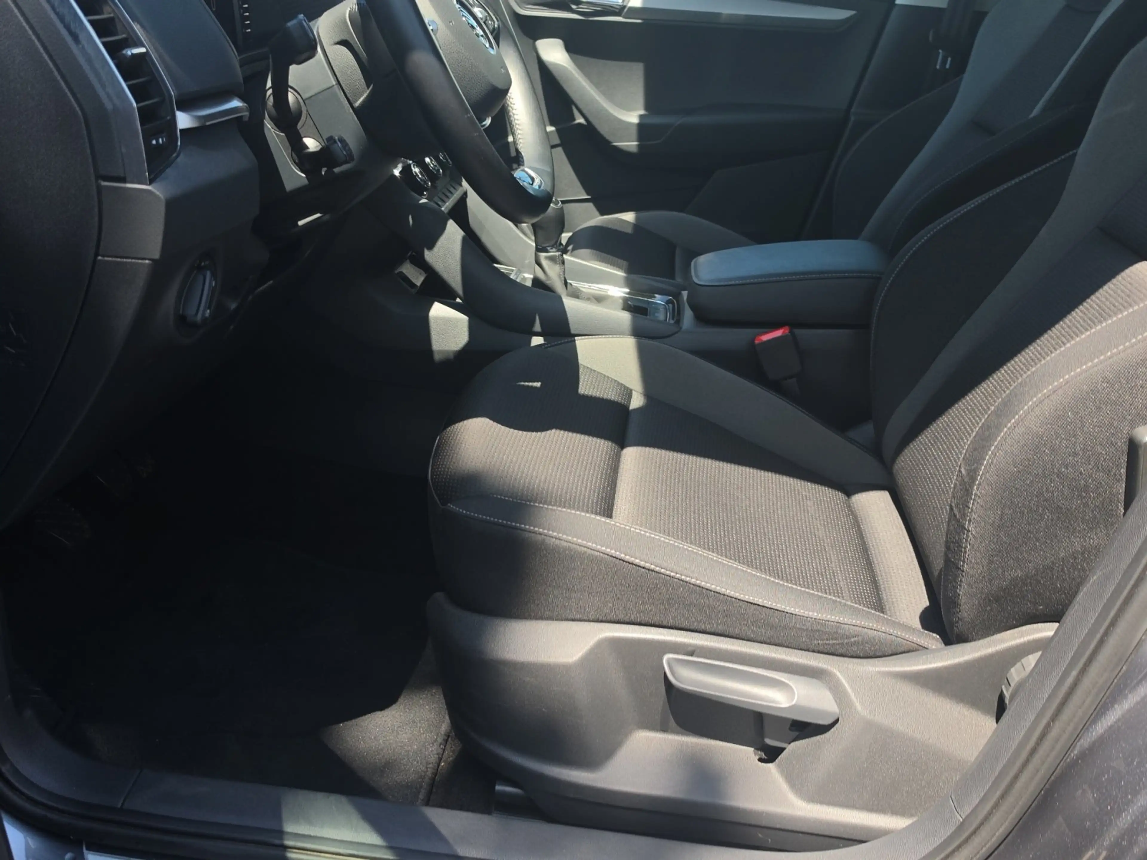 Skoda Karoq 1.0 TSI TOUR | NAVI | LED | ACC | — photo 8
