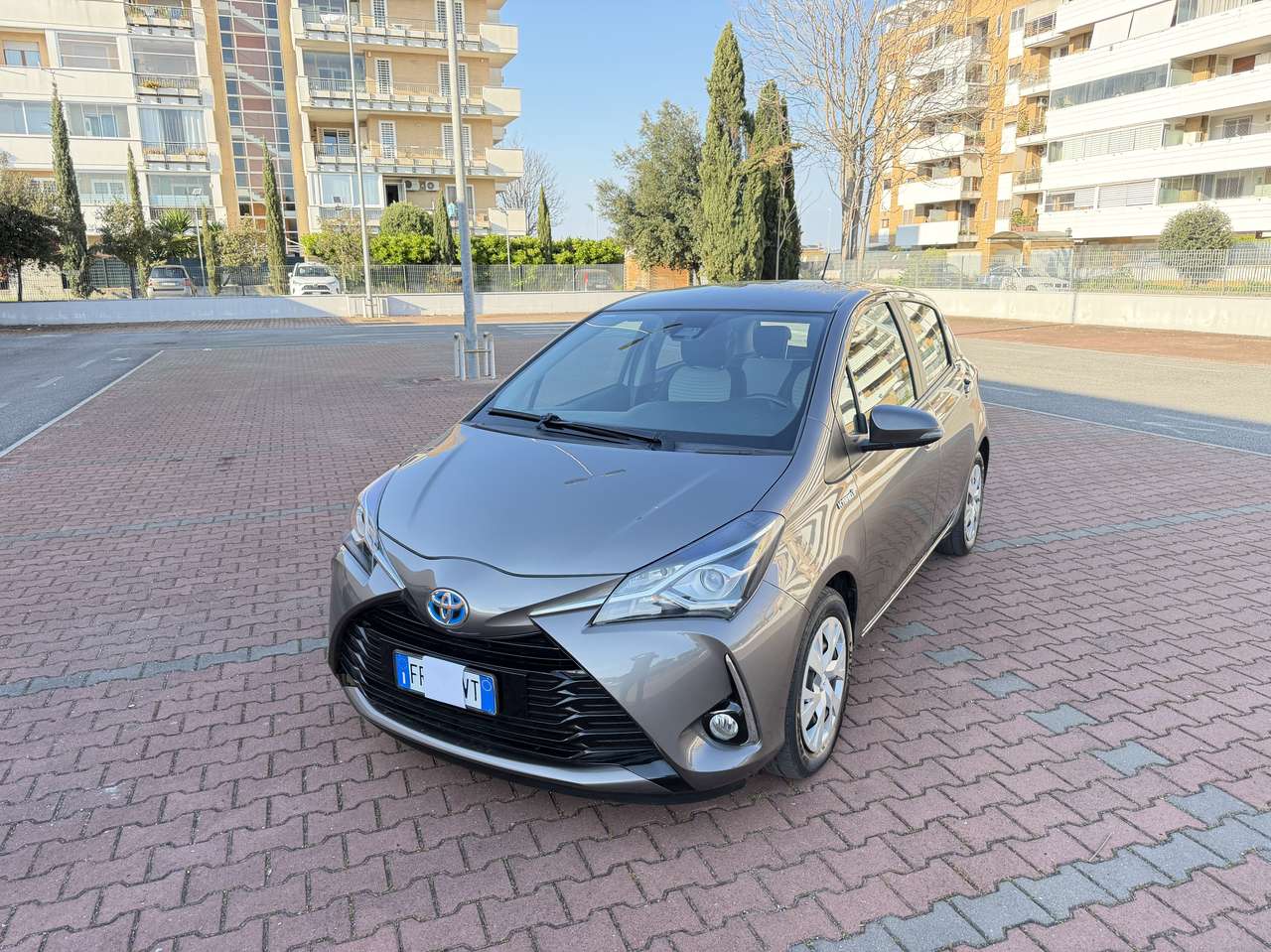 Toyota Yaris 1.5 Hybrid Business