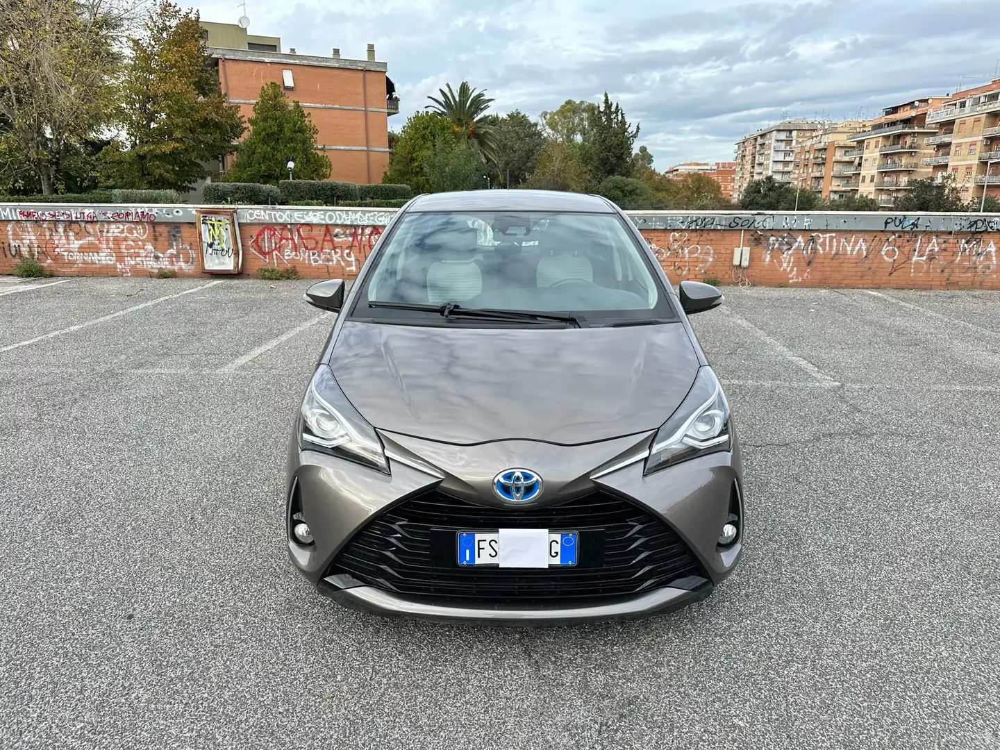 Toyota Yaris 1.5 Hybrid Active Grigio - 2