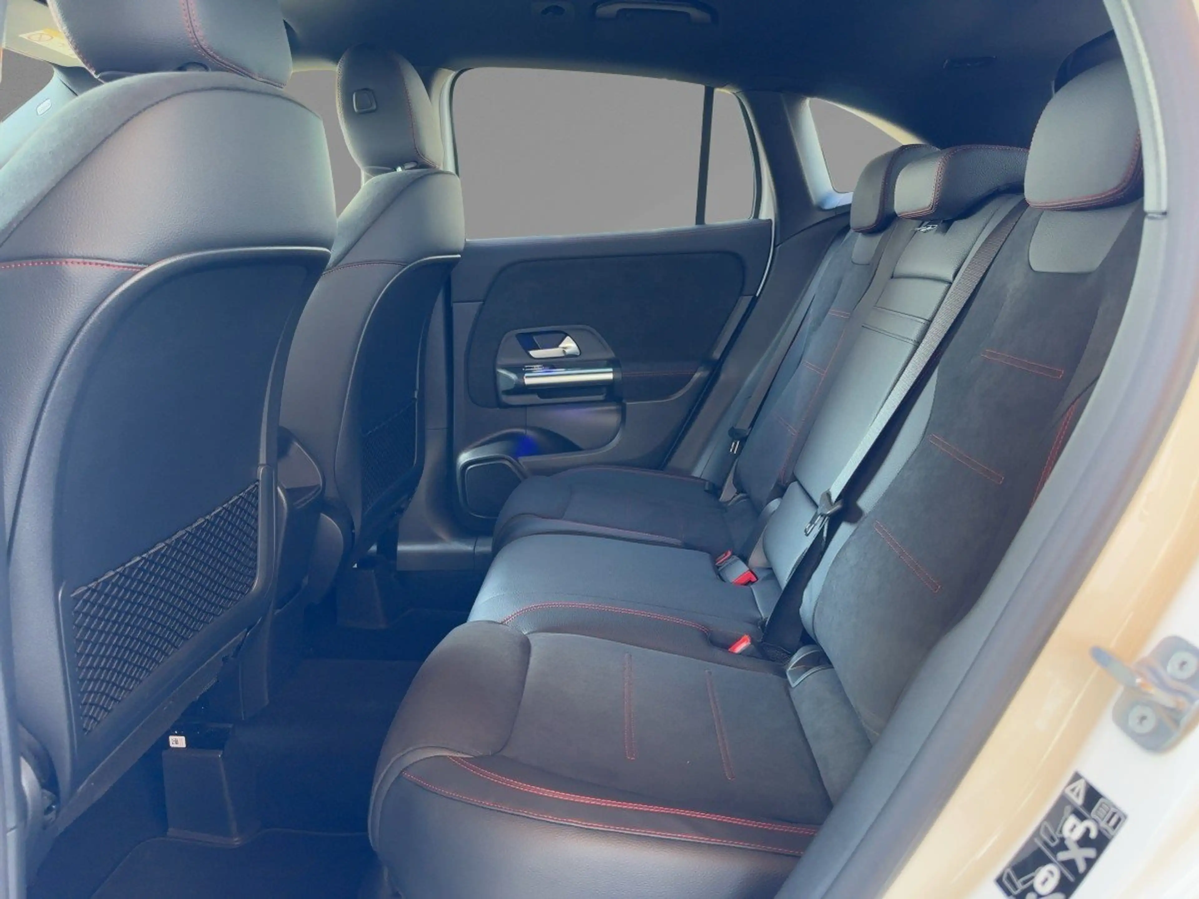 Mercedes-Benz GLA 200 d 4MATIC AMG-Line AHV LRHZG MBeam 360°Kam — photo 9
