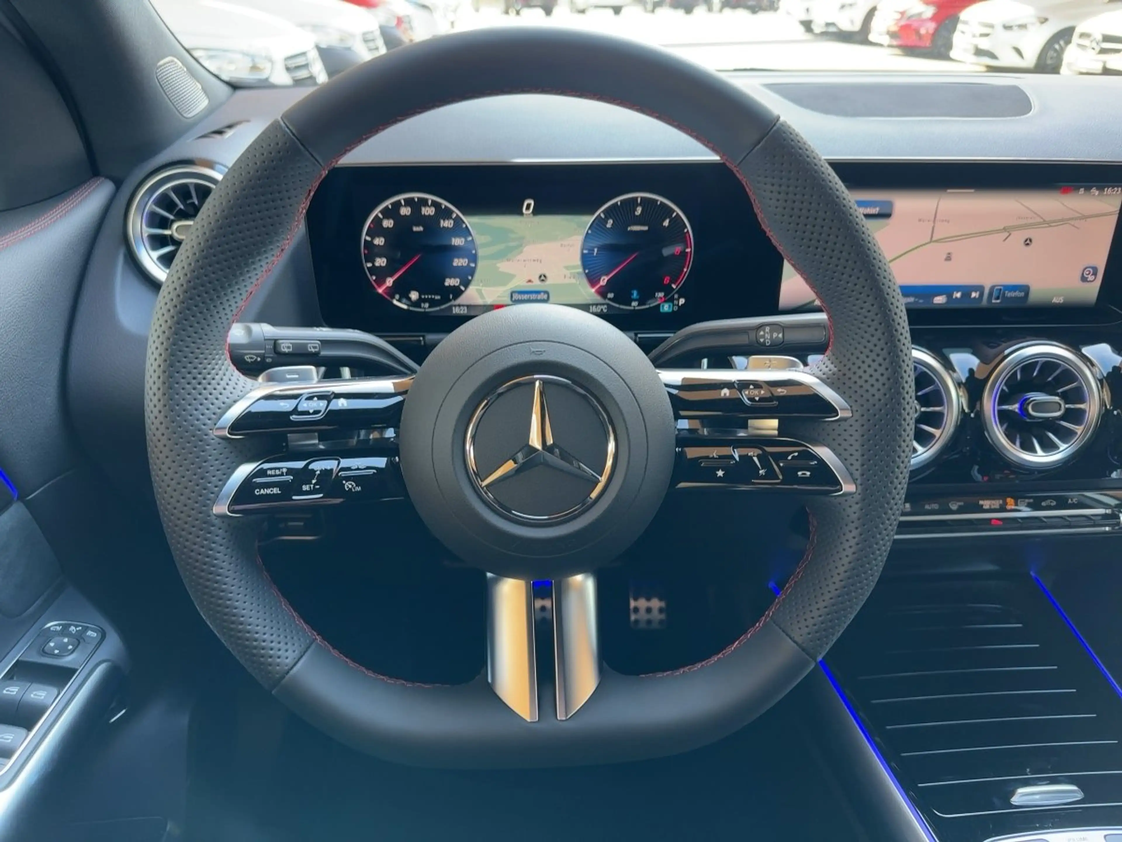 Mercedes-Benz GLA 200 d 4MATIC AMG-Line AHV LRHZG MBeam 360°Kam — photo 11