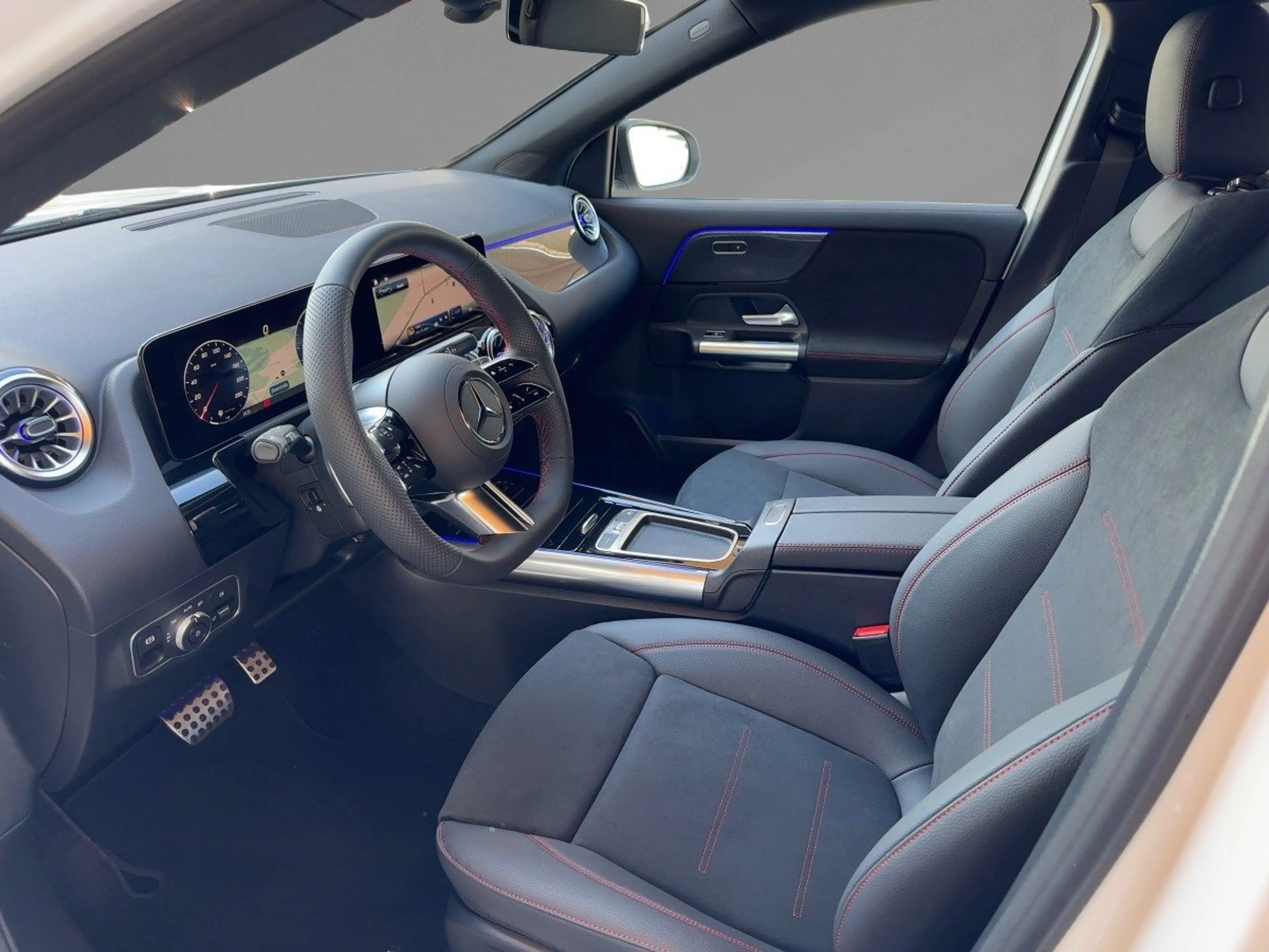 Mercedes-Benz GLA 200 d 4MATIC AMG-Line AHV LRHZG MBeam 360°Kam — photo 8