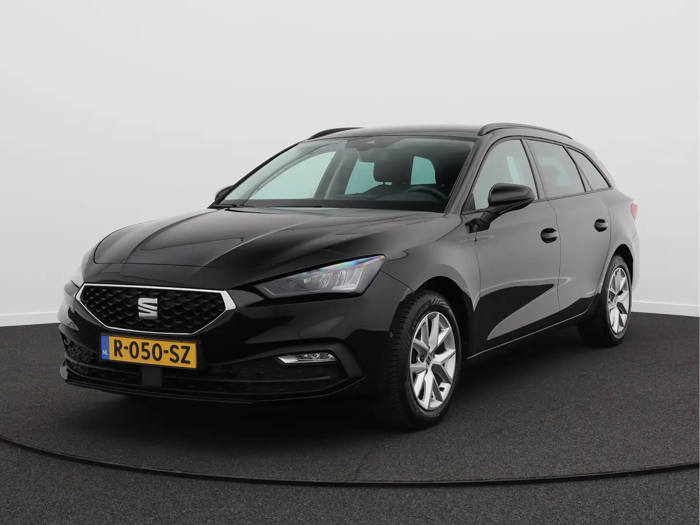SEAT Leon Sportstourer 1.0 TSI Style Business Intense/ lage Zwart - 1