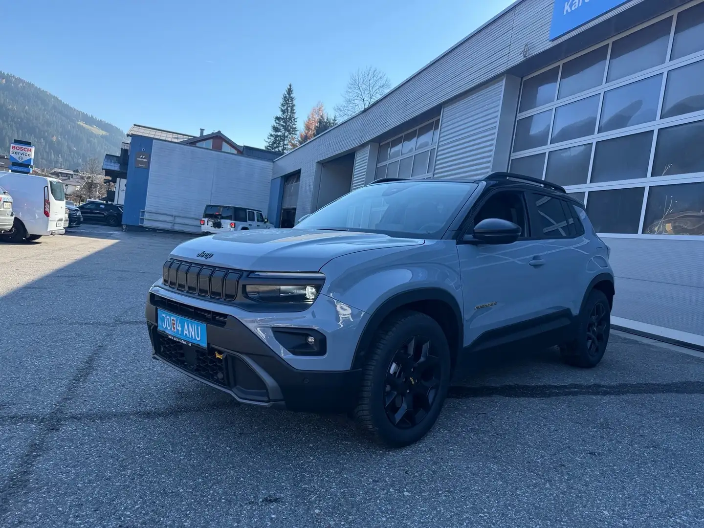 Jeep Avenger Avenger 1.2 T3 e-Hybrid 4xe The North Face Grau - 1