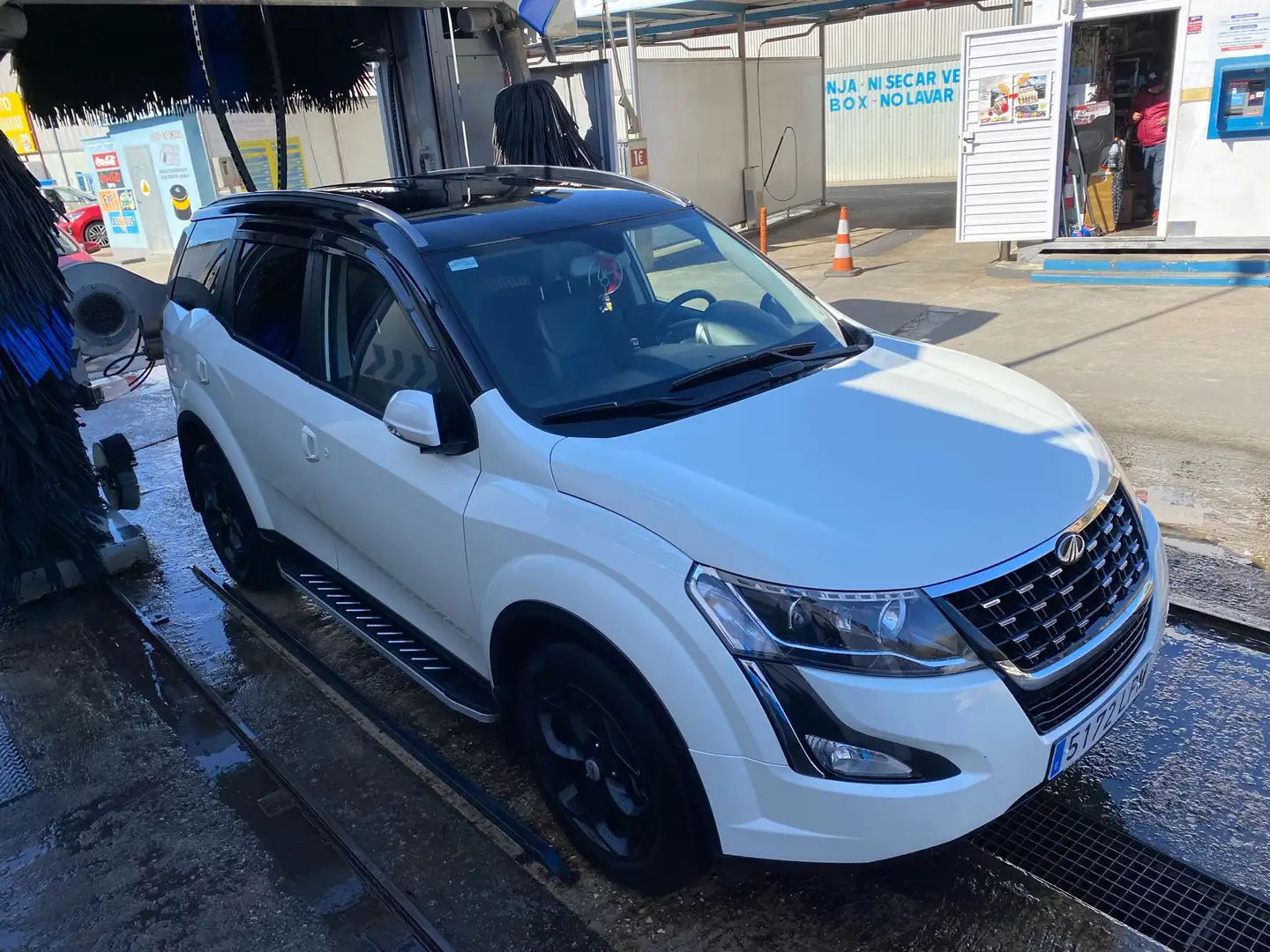 Mahindra XUV500 2.2D W8 FWD Beyaz - 2