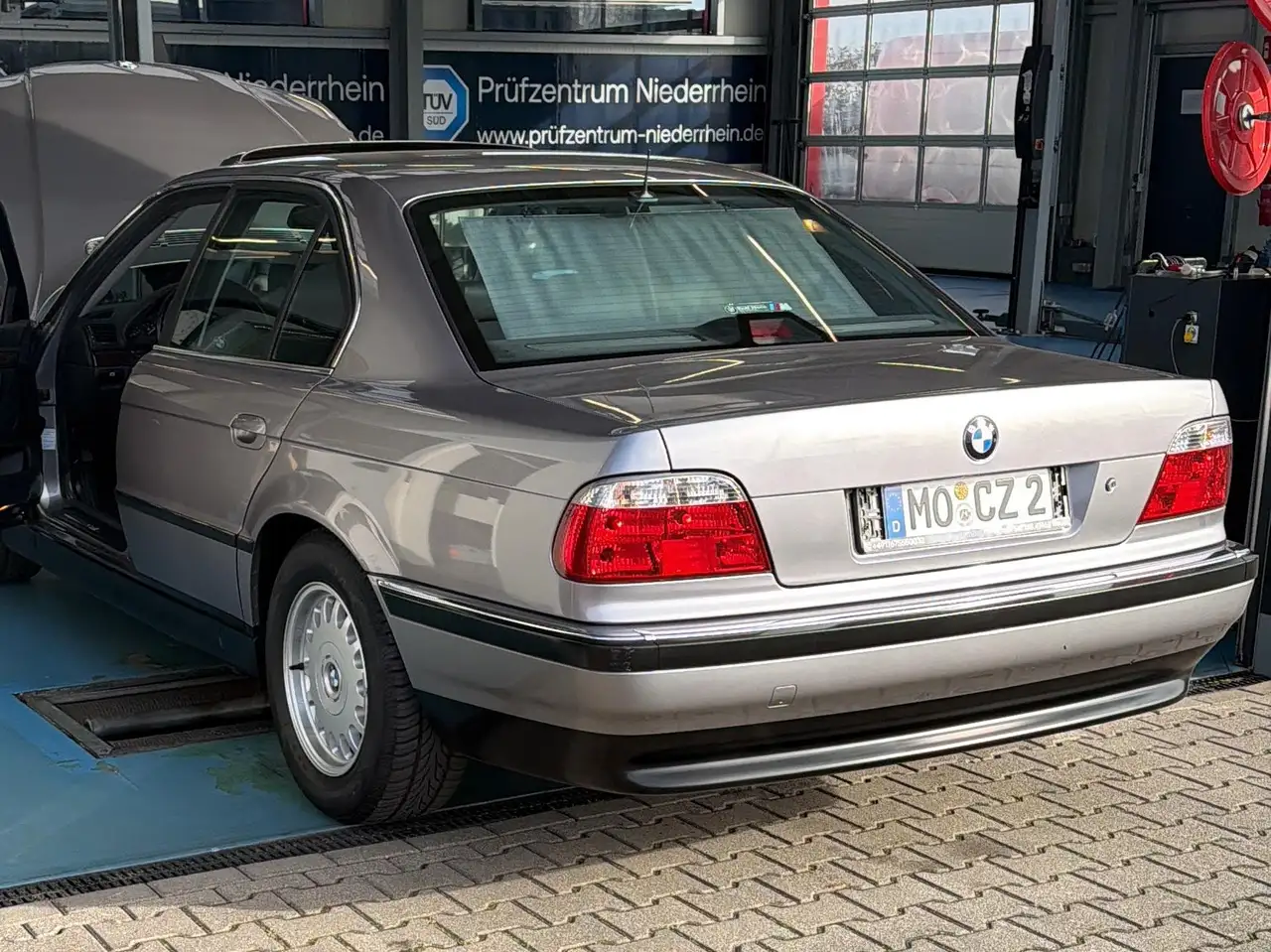 BMW 728