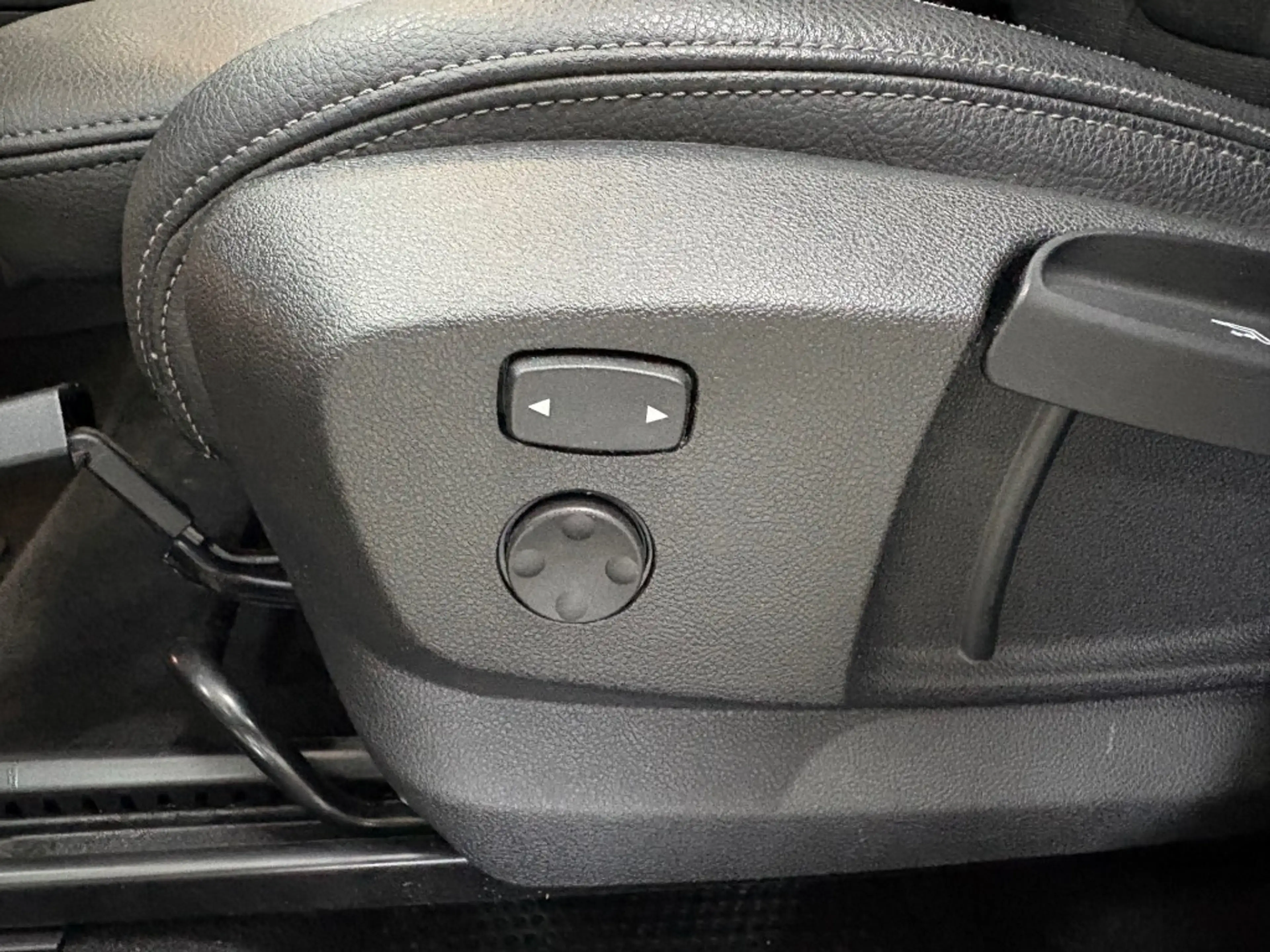 BMW 216 216I HIGH EXEC. / Climatronic / Cruise / Afn. Trek — photo 18