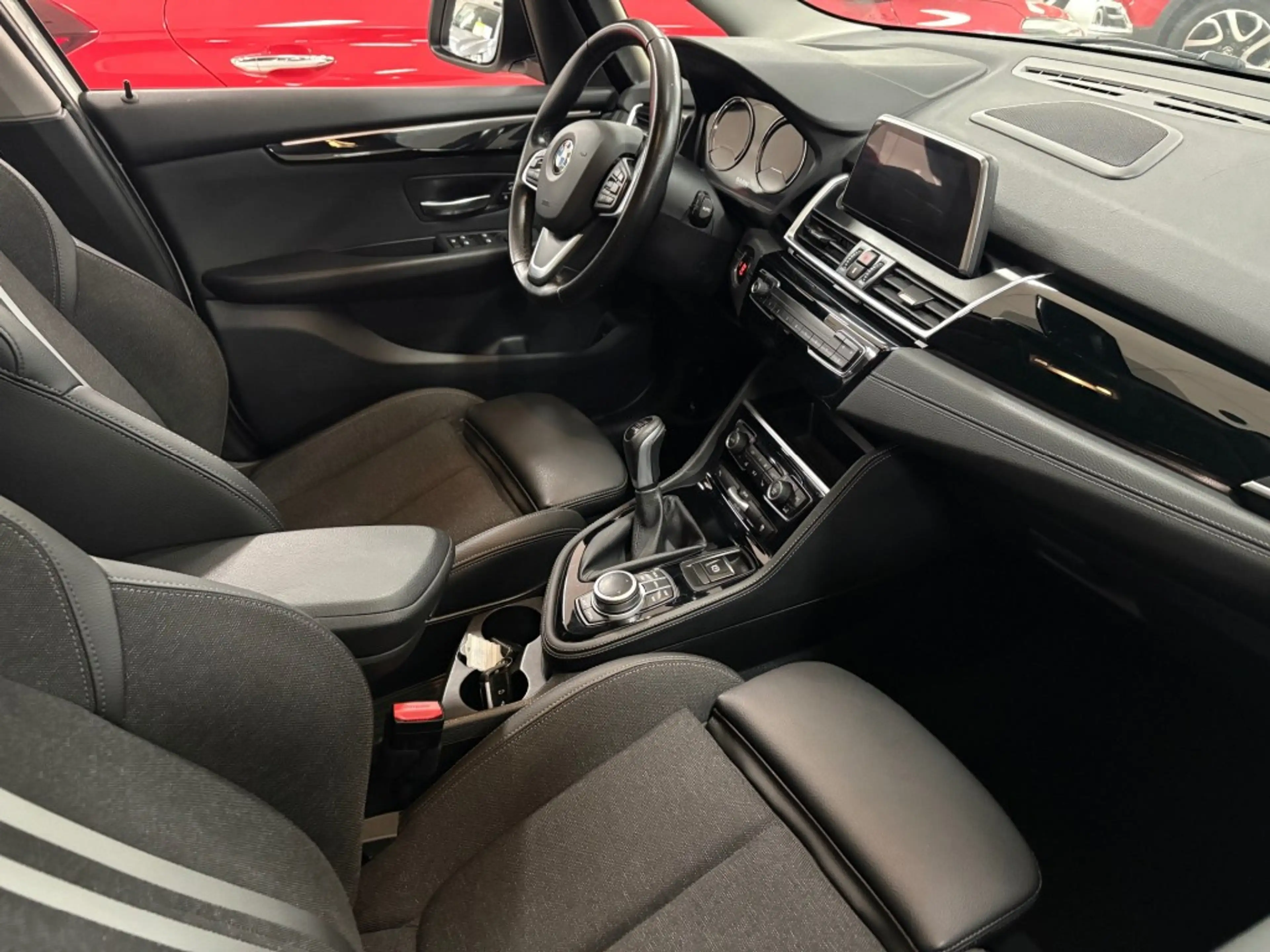 BMW 216 216I HIGH EXEC. / Climatronic / Cruise / Afn. Trek — photo 9