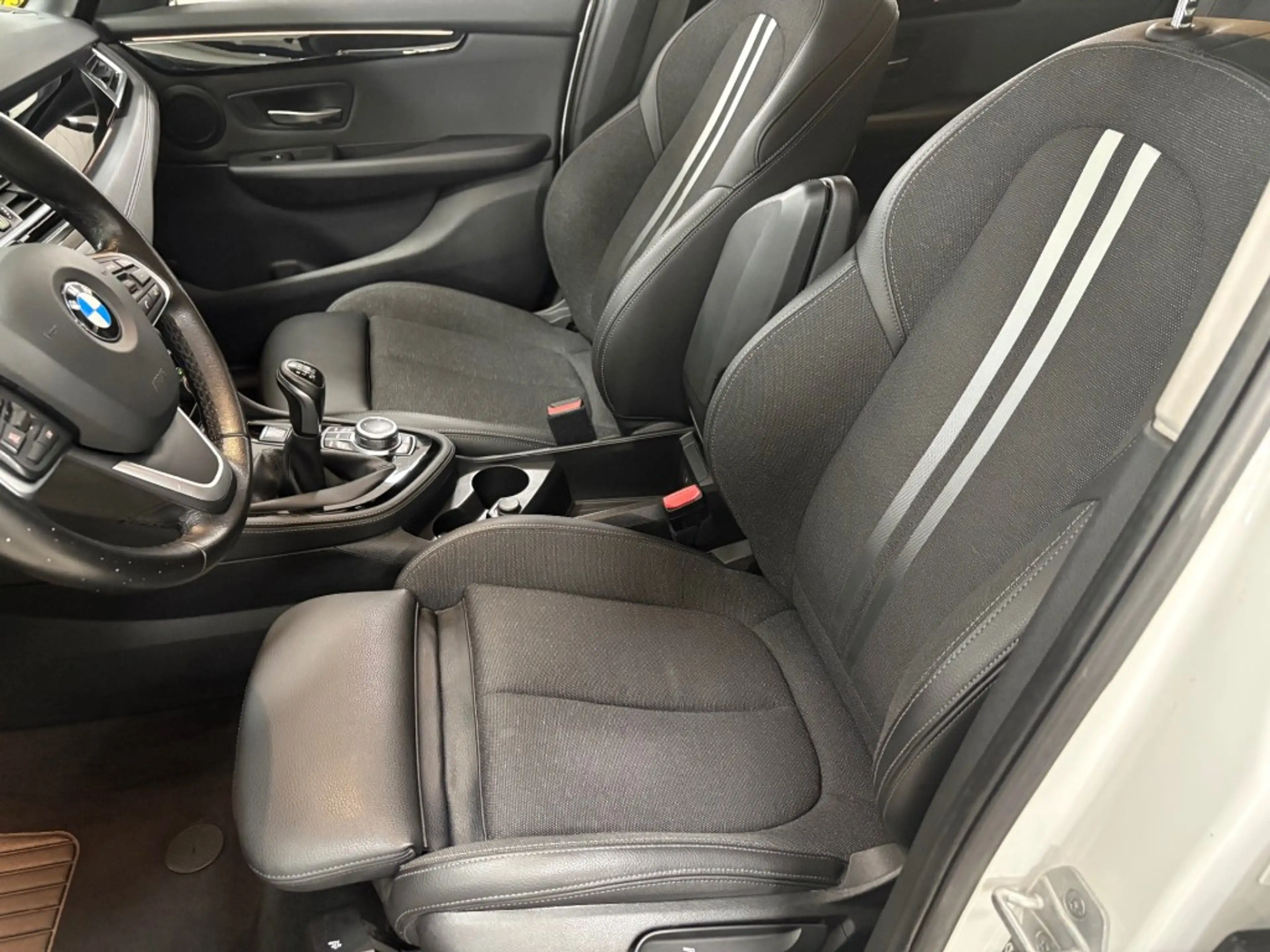 BMW 216 216I HIGH EXEC. / Climatronic / Cruise / Afn. Trek — photo 17