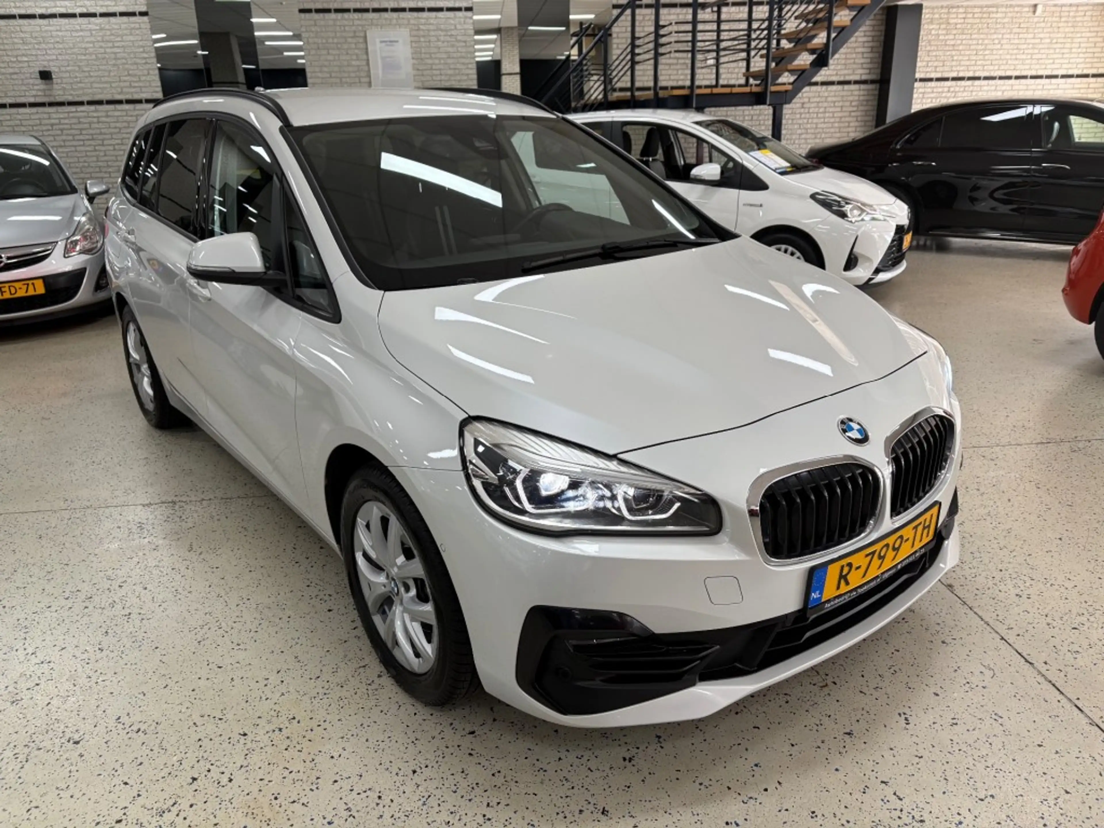 BMW 216 216I HIGH EXEC. / Climatronic / Cruise / Afn. Trek — photo 3