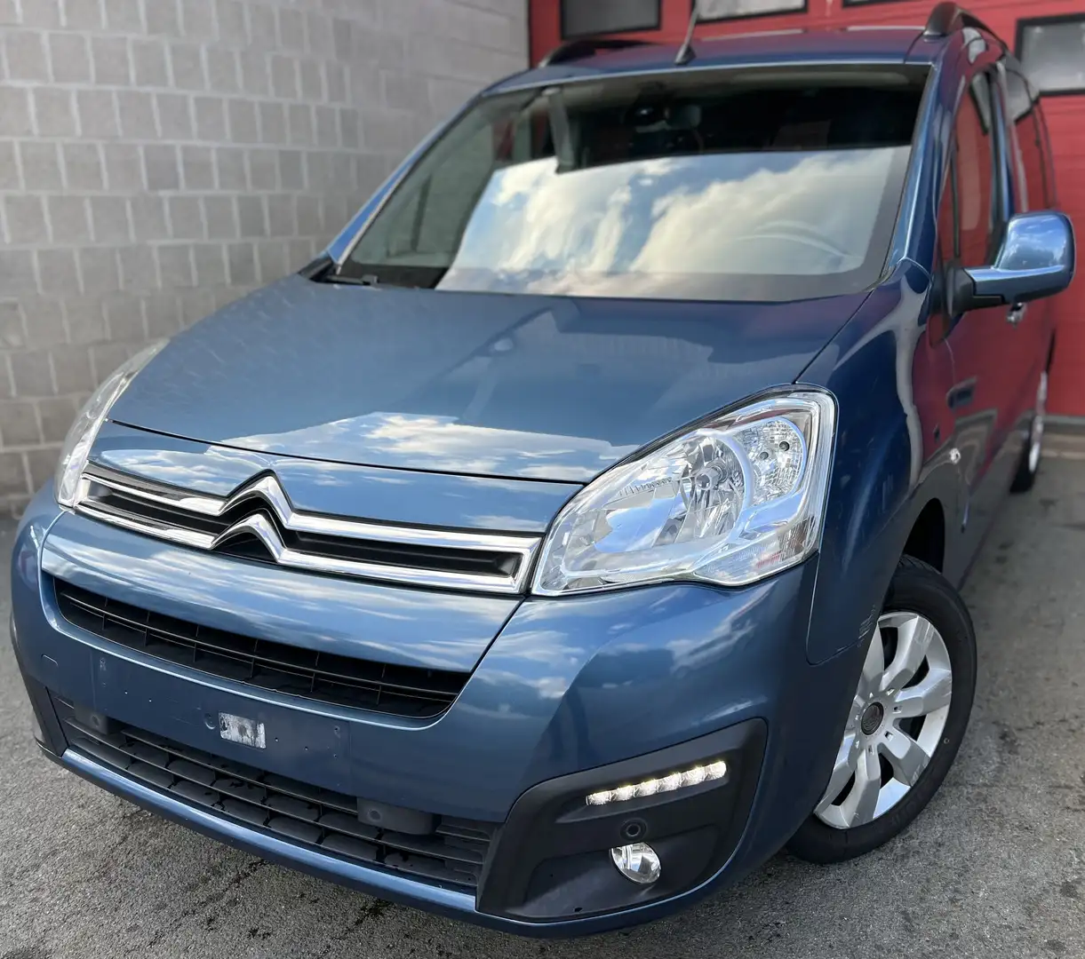 Citroen Berlingo 1.2 PureTech M Feel S&S + CLIM + CAMÉRA + NAVI Bleu - 1