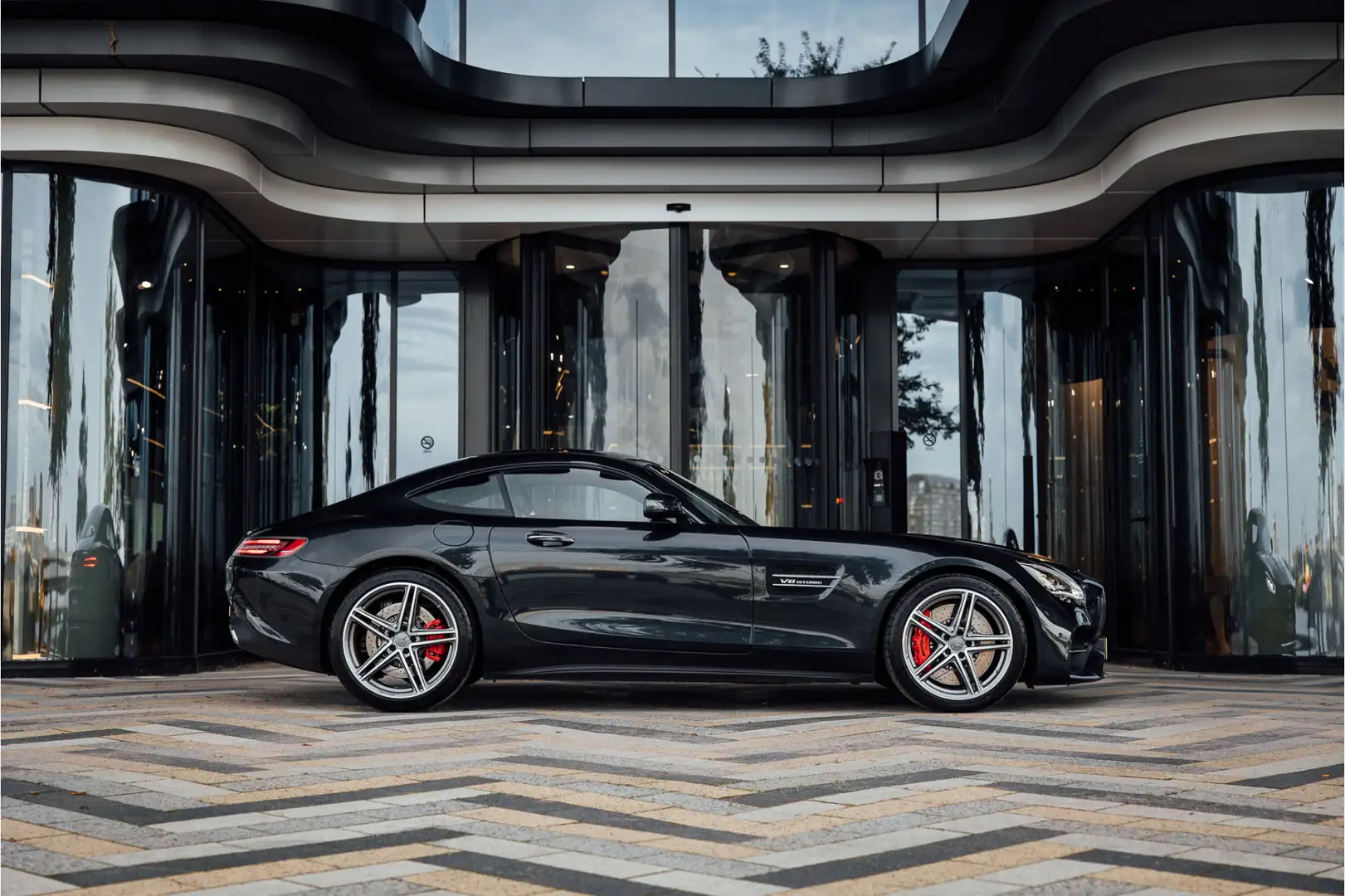 Mercedes-Benz AMG GT 4.0 S Premium Facelift Burmester Pano Distronic Ke Noir - 2