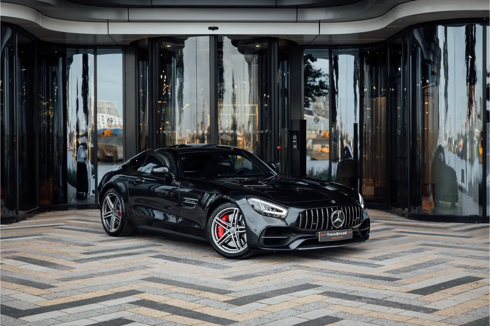 Mercedes-Benz AMG GT 4.0 S Premium Facelift Burmester Pano Distronic Ke Noir - 1