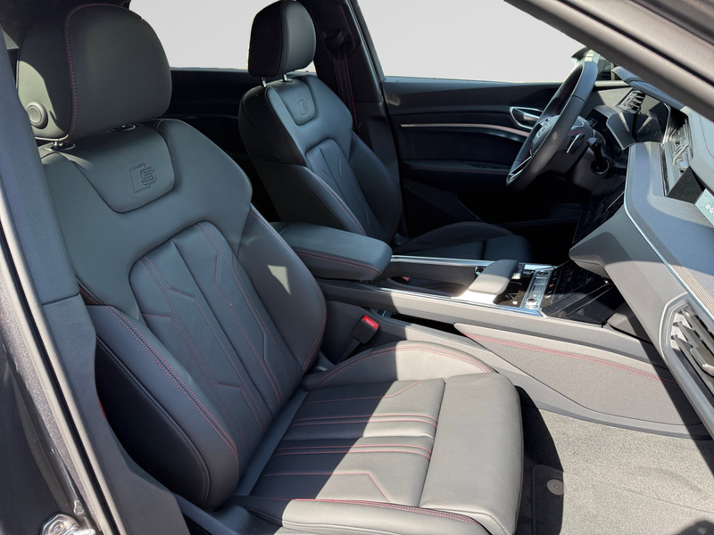 Audi Q8 Audi Q8 Sportback e-tron Competition 55 e-tron quattro 300,00 kW — photo 8