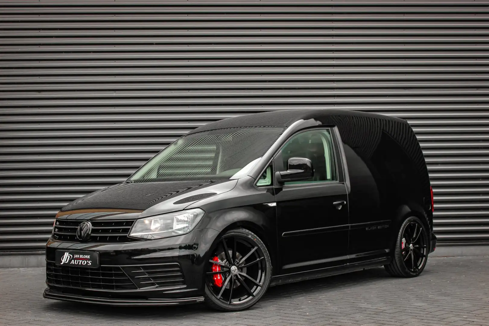 Volkswagen Caddy 2.0 TDI 185PK L1H1 BMT Comfortline / NAP / NAVIGAT Zwart - 1