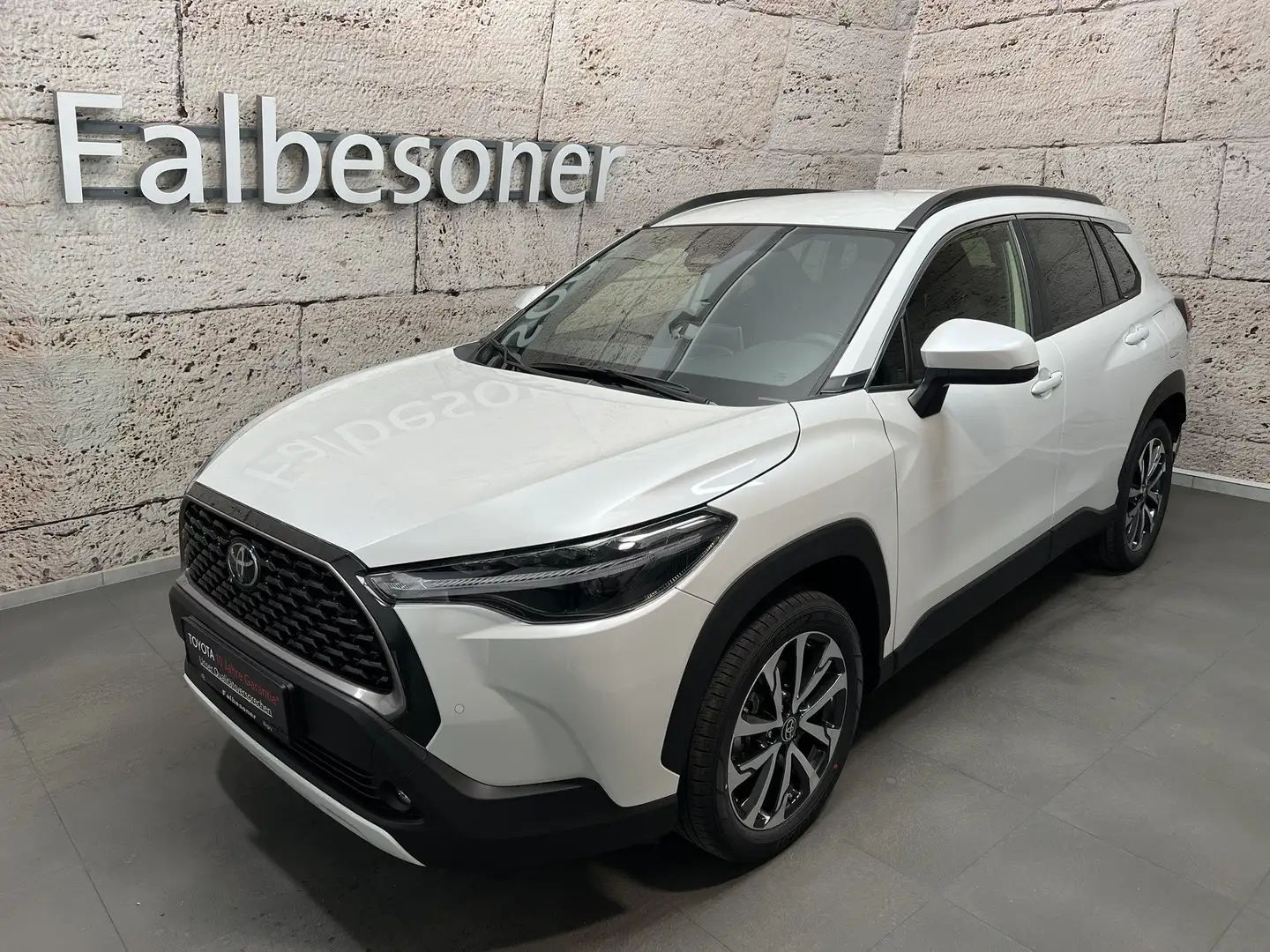 Toyota Corolla Cross 2,0 Hybrid Active Drive AWD 197PS Weiß - 1