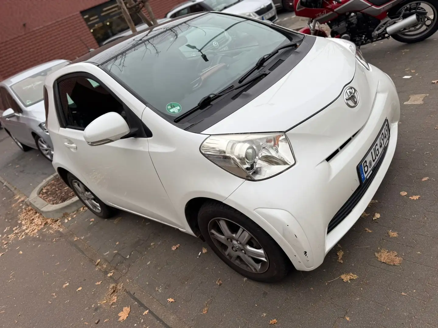 Toyota iQ 1.0 Multidrive Automatik klima privat Weiß - 1