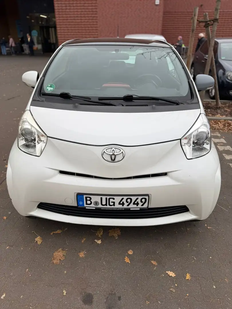 Toyota iQ 1.0 Multidrive Automatik klima privat Weiß - 2