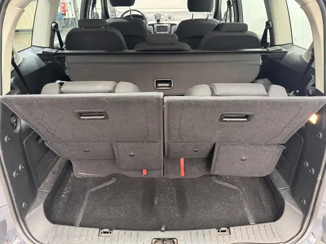 Ford S-Max view 9