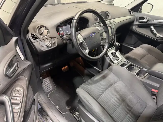 Ford S-Max view 11
