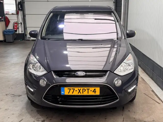 Ford S-Max view 2