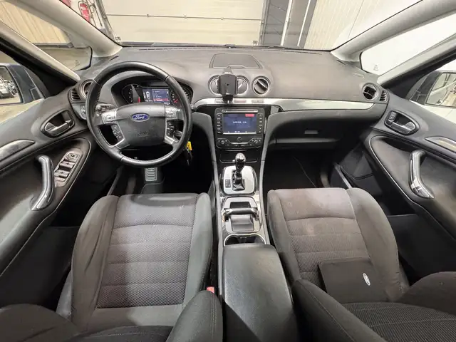 Ford S-Max view 12