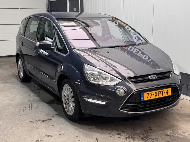 Ford S-Max view 3