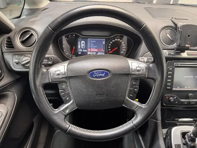Ford S-Max view 13