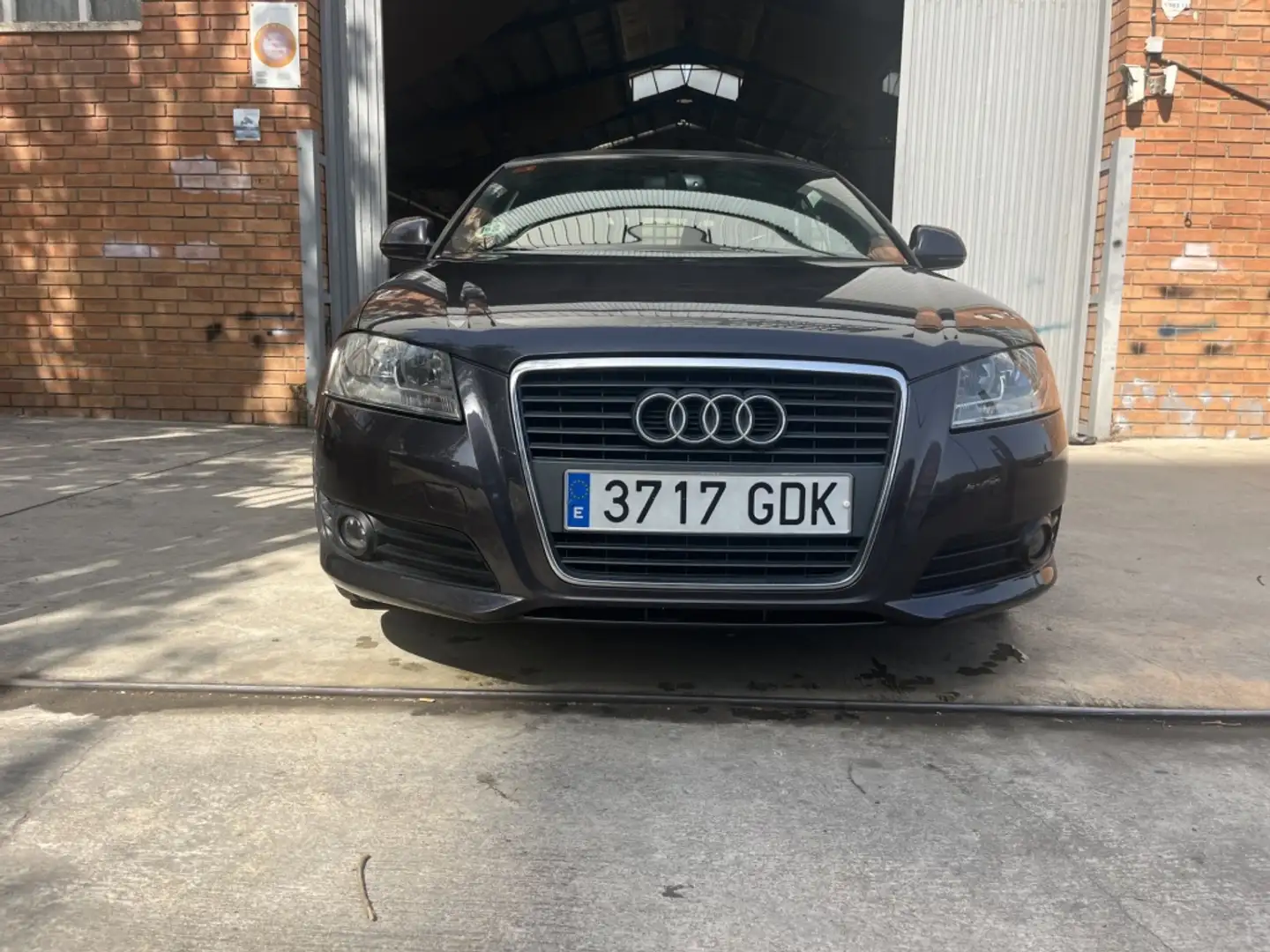 Audi A3 Cabrio 1.9TDI Attraction Burdeos - 2