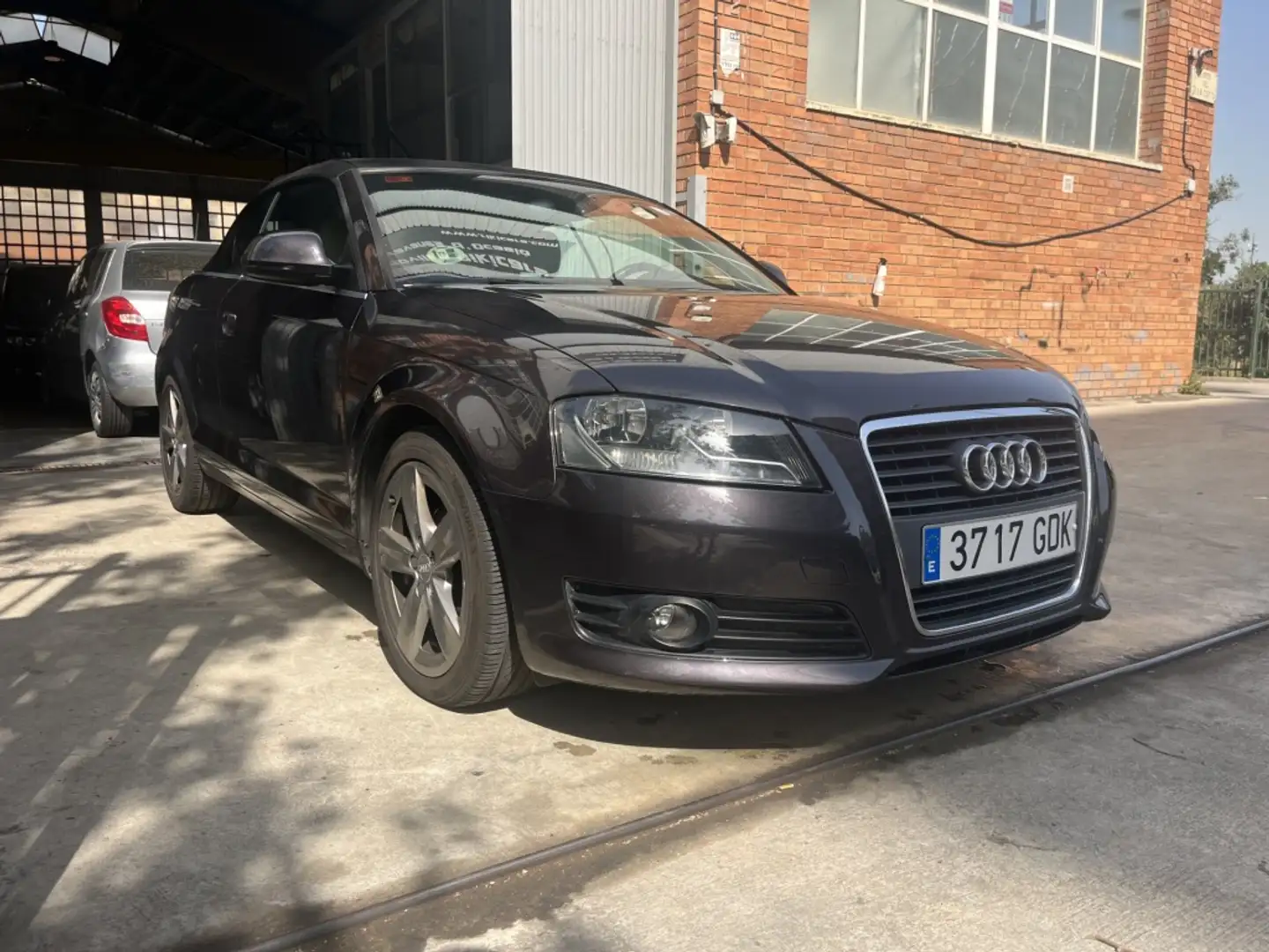 Audi A3 Cabrio 1.9TDI Attraction Burdeos - 1