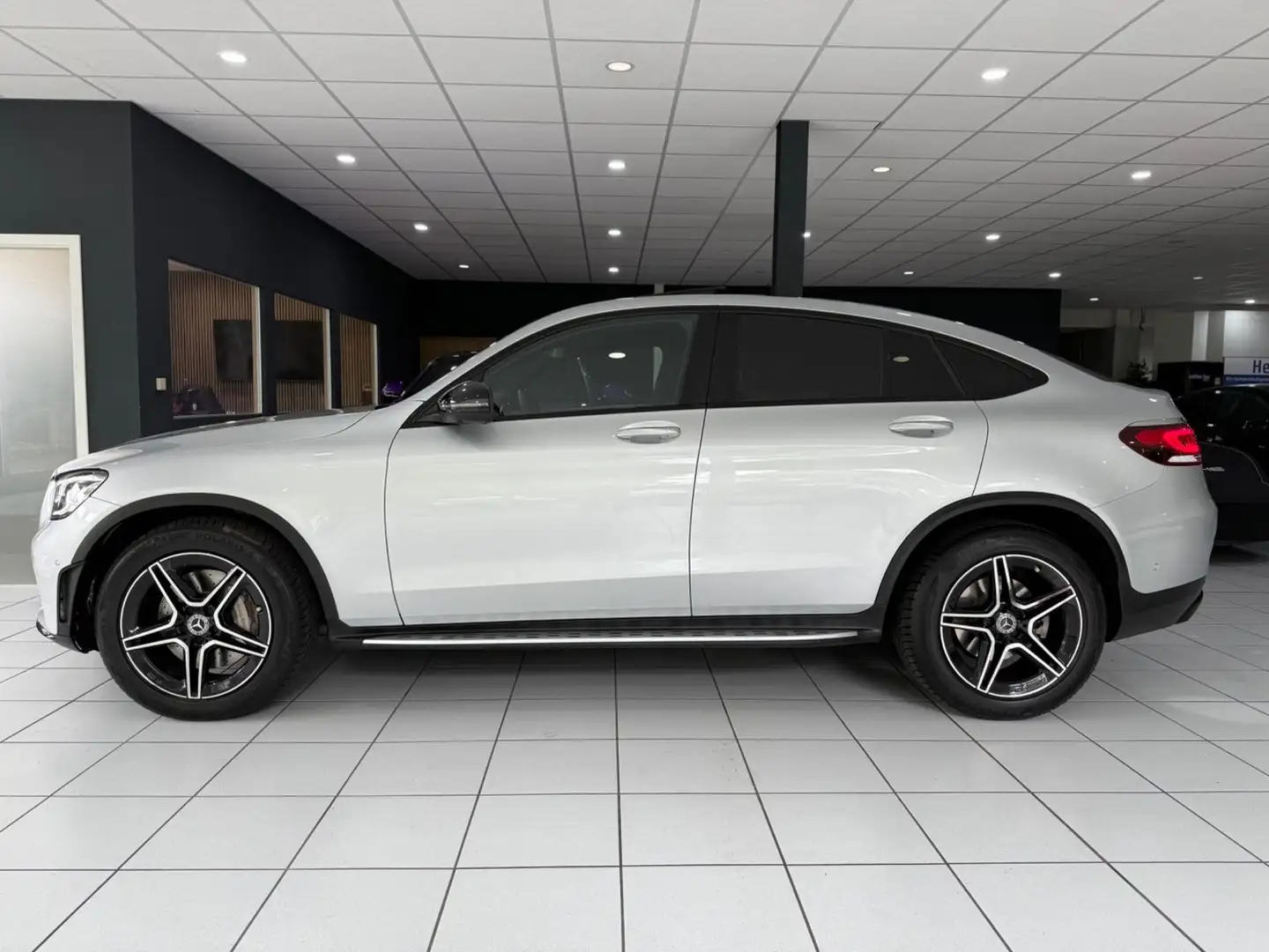 Mercedes-Benz GLC 300 d Coupe 4M*AMG-LINE*360*SHD*MBEAM*KEYLESS Silber - 2