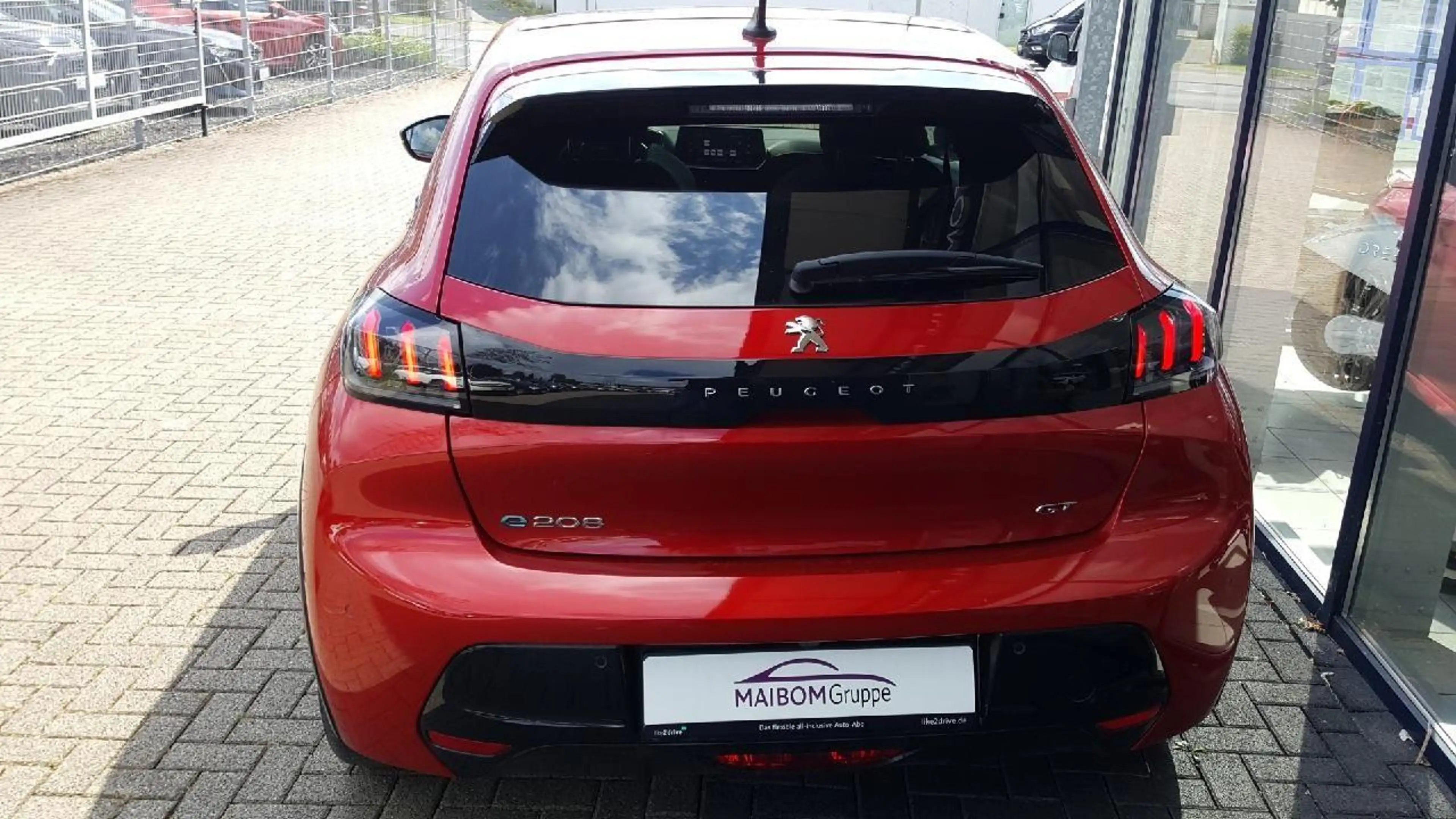 Peugeot e-208 e- GT Metallic *Allwetter* — photo 7
