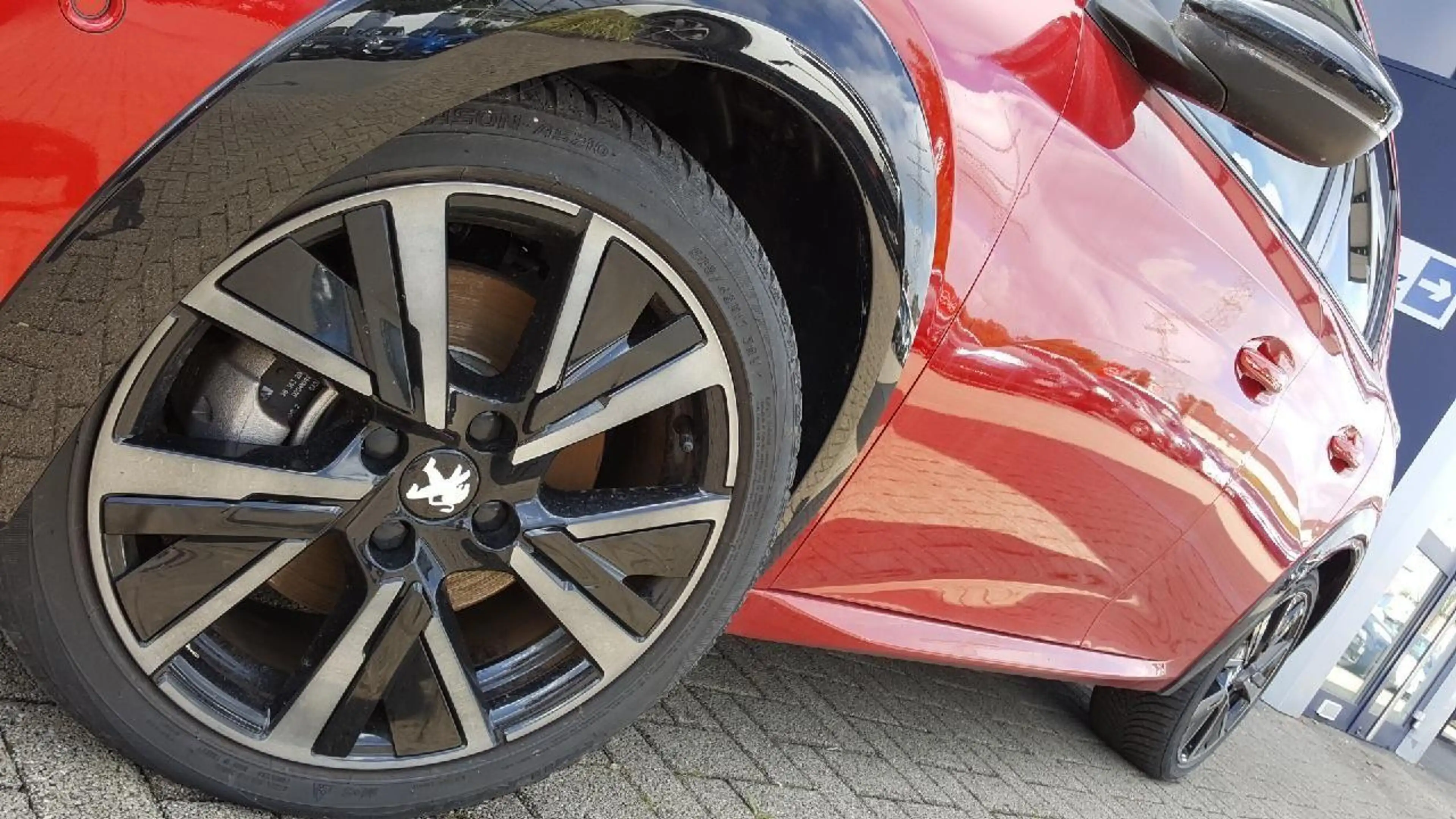 Peugeot e-208 e- GT Metallic *Allwetter* — photo 4