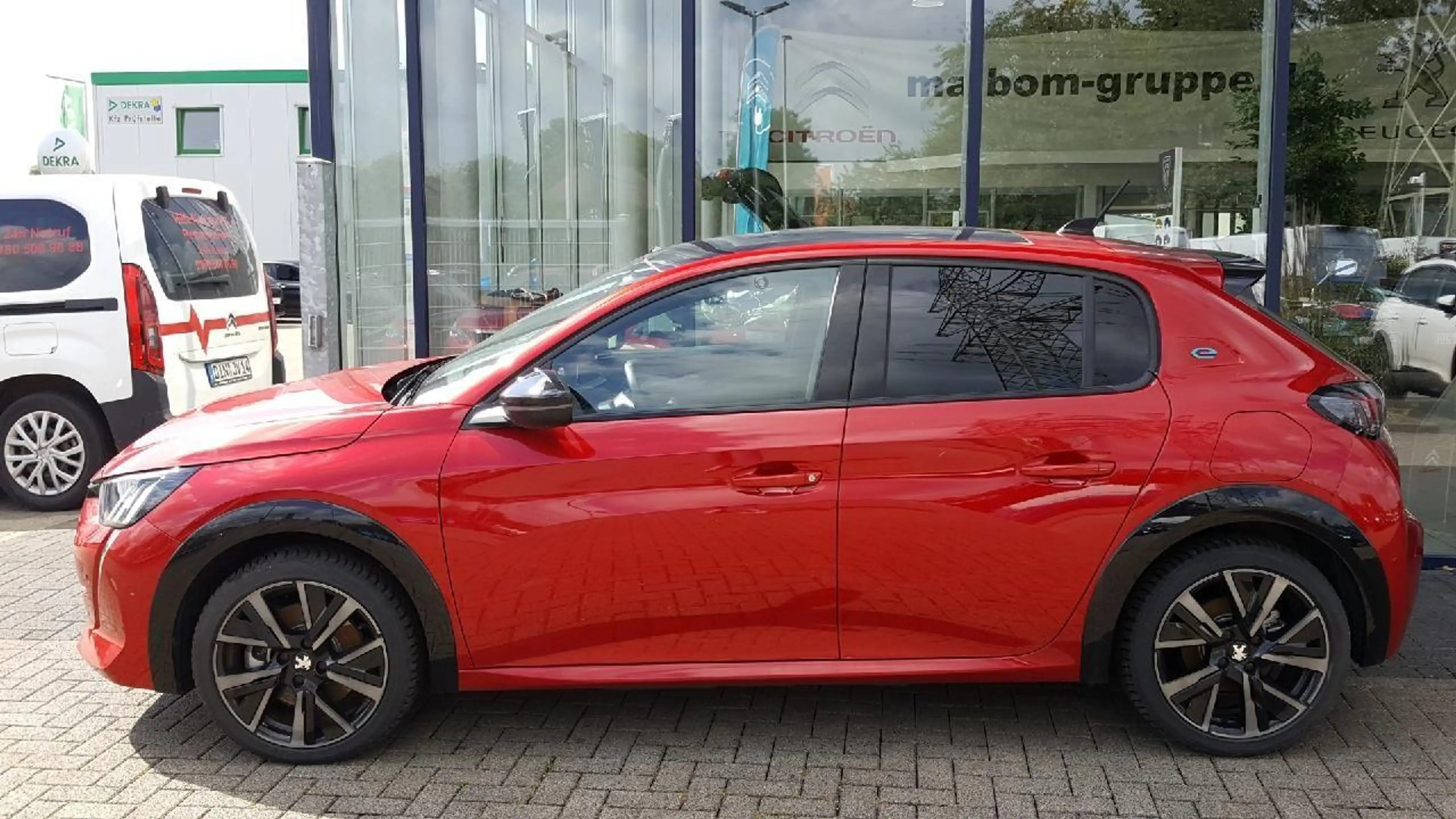 Peugeot e-208 e- GT Metallic *Allwetter* — photo 5