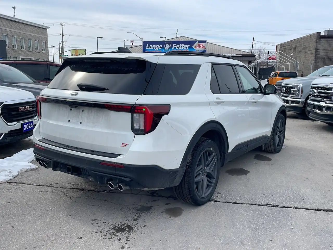 Ford Explorer снимка Ford Explorer