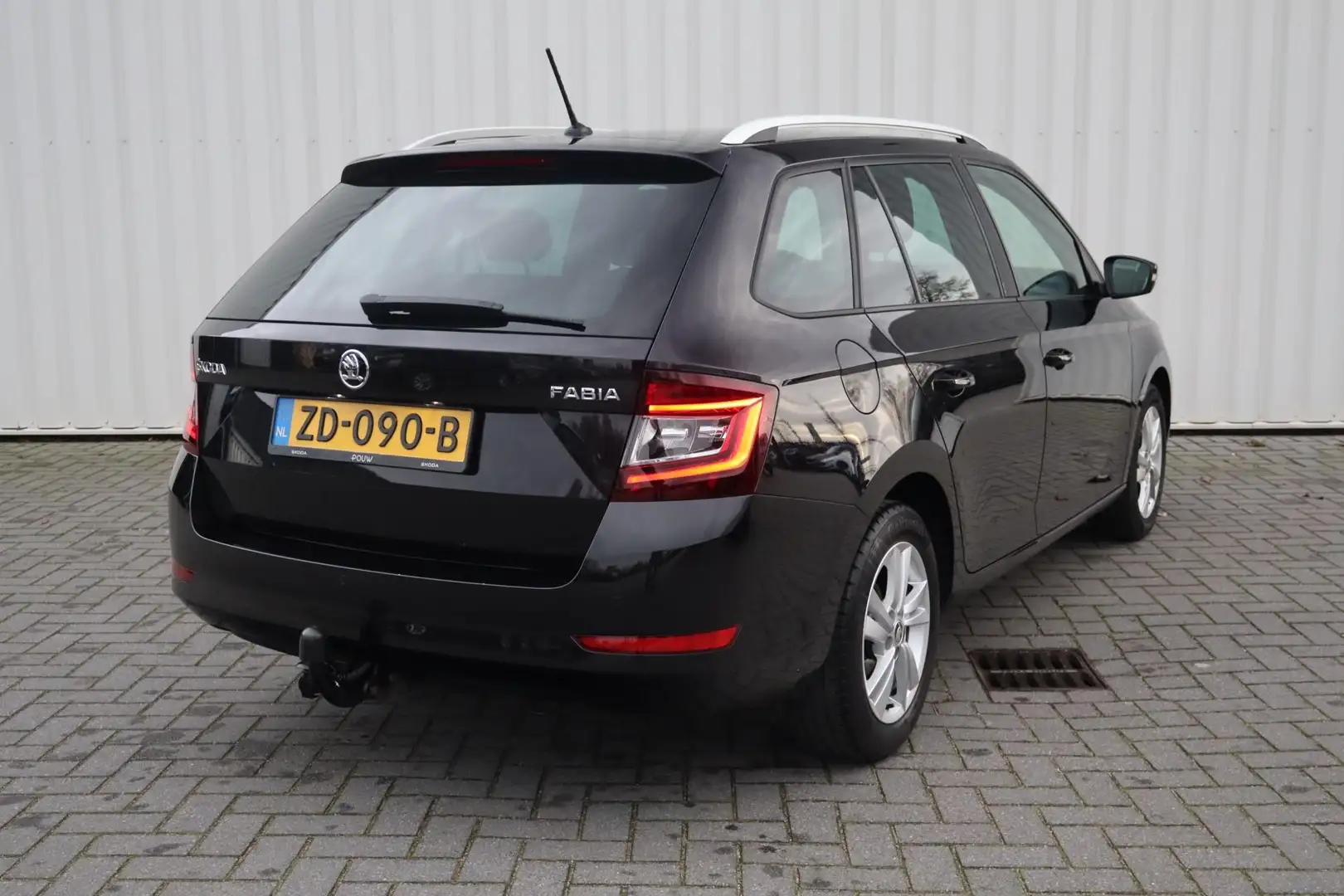 Skoda Fabia Combi 1.0 TSI 110pk DSG Style | Navigatie | Trekha Schwarz - 2