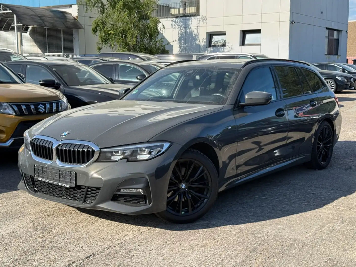 BMW 320 i M Sport-Paket/Pano/Shadow/1-Hand Grey - 1